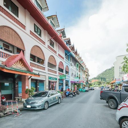 Oyo 1163 Eden Hostel Phuket Exteriör bild