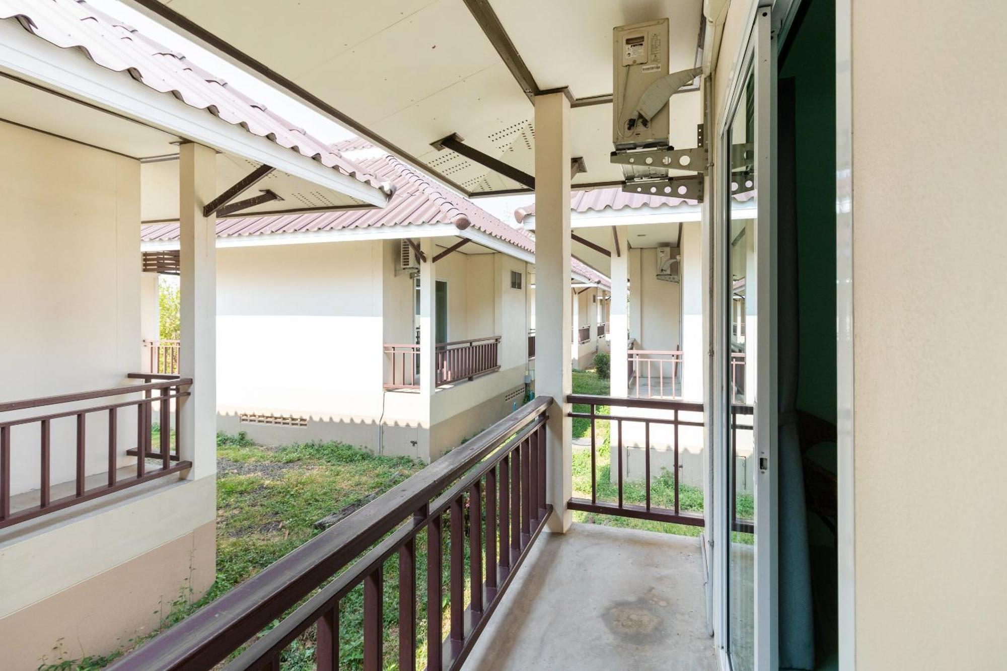 Oyo 1163 Eden Hostel Phuket Exteriör bild