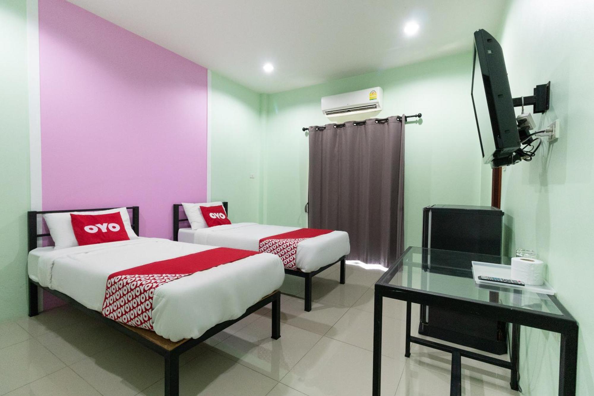 Oyo 1163 Eden Hostel Phuket Exteriör bild