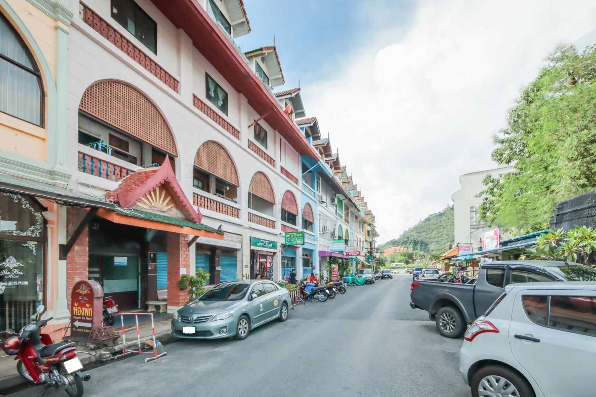 Oyo 1163 Eden Hostel Phuket Exteriör bild