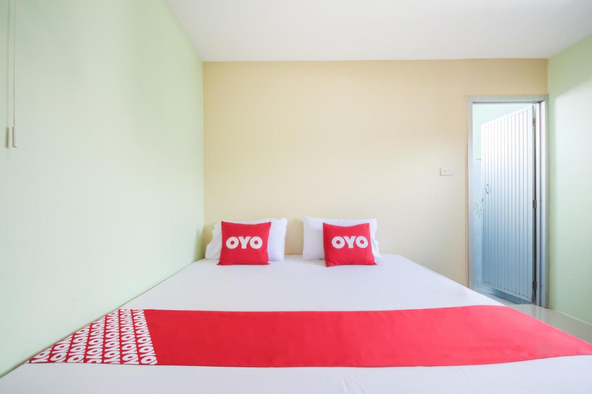 Oyo 1163 Eden Hostel Phuket Exteriör bild