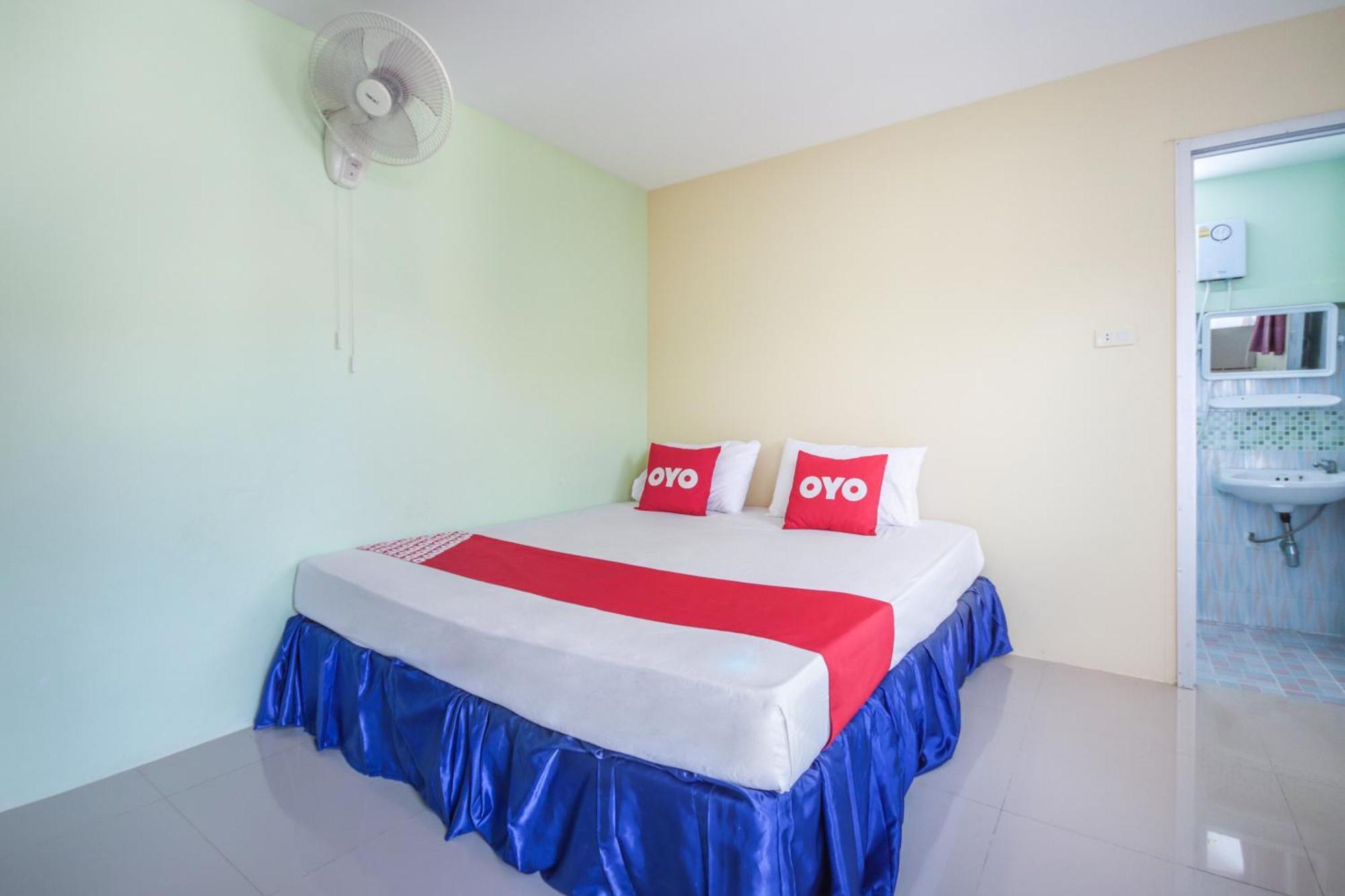Oyo 1163 Eden Hostel Phuket Exteriör bild