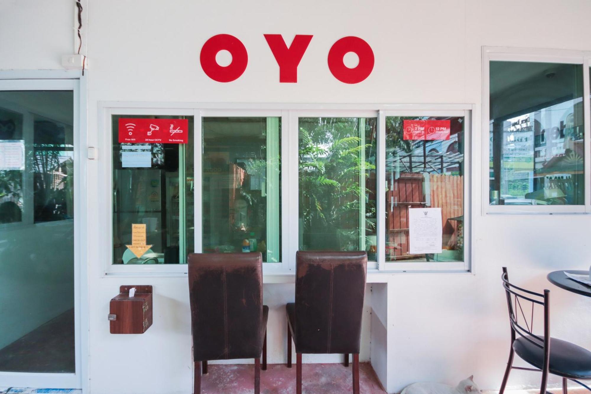Oyo 1163 Eden Hostel Phuket Exteriör bild