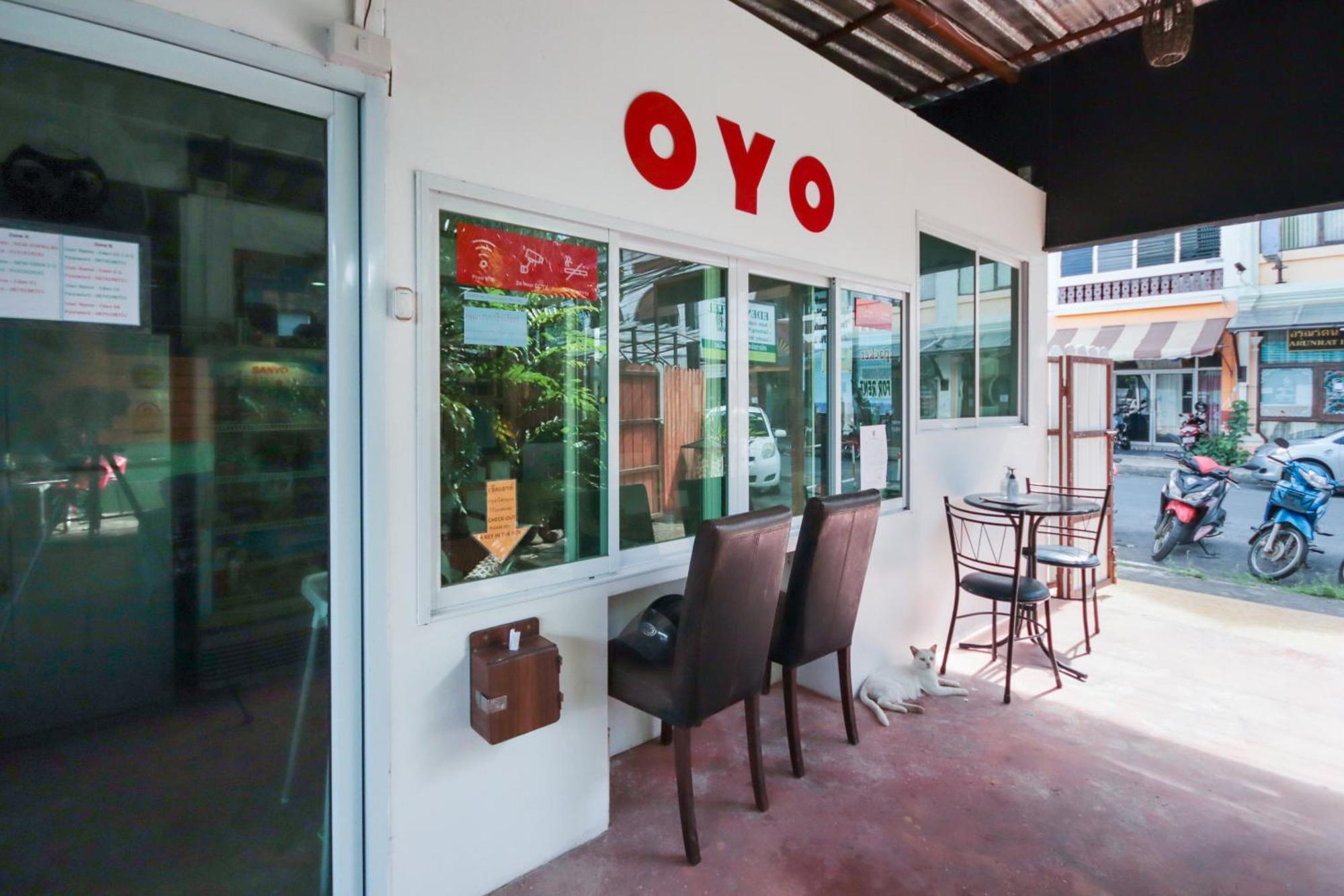 Oyo 1163 Eden Hostel Phuket Exteriör bild