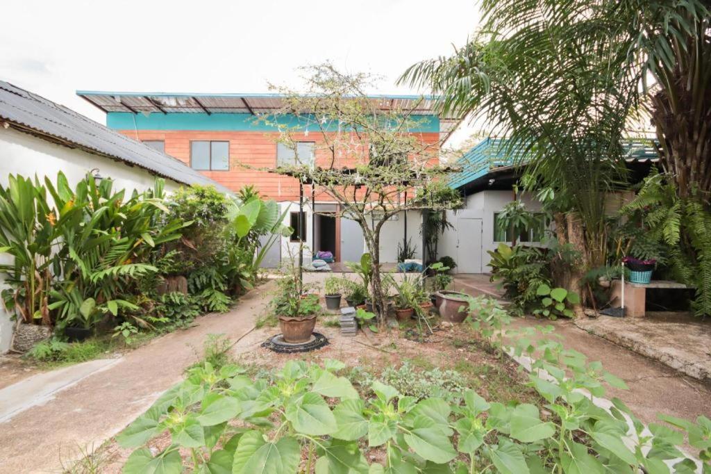 Oyo 1163 Eden Hostel Phuket Exteriör bild