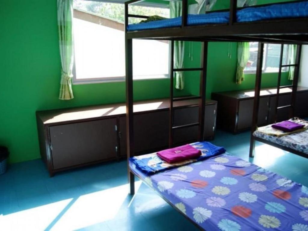 Oyo 1163 Eden Hostel Phuket Exteriör bild