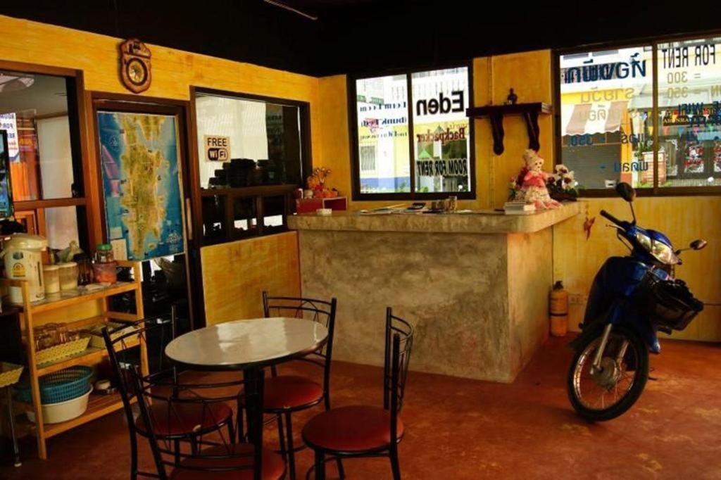 Oyo 1163 Eden Hostel Phuket Exteriör bild