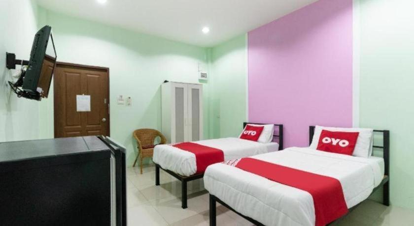 Oyo 1163 Eden Hostel Phuket Exteriör bild