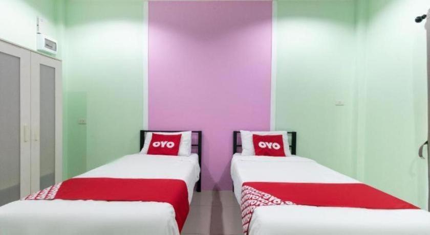 Oyo 1163 Eden Hostel Phuket Exteriör bild