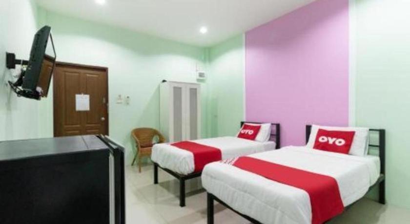 Oyo 1163 Eden Hostel Phuket Exteriör bild