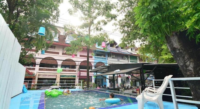 Oyo 1163 Eden Hostel Phuket Exteriör bild