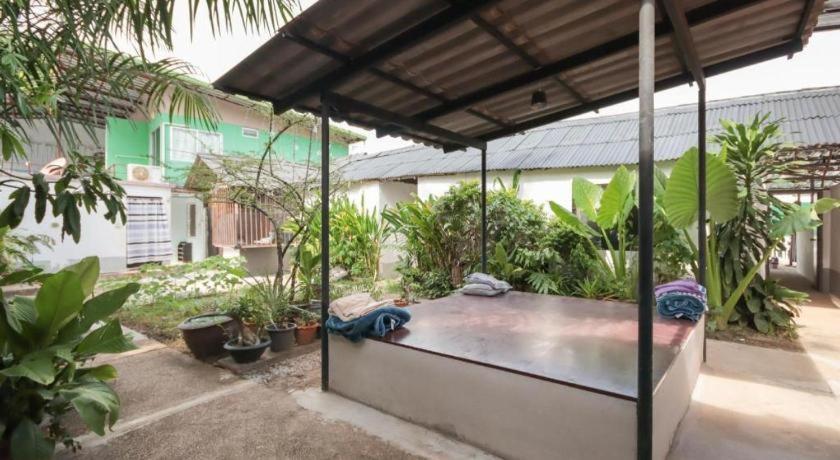 Oyo 1163 Eden Hostel Phuket Exteriör bild