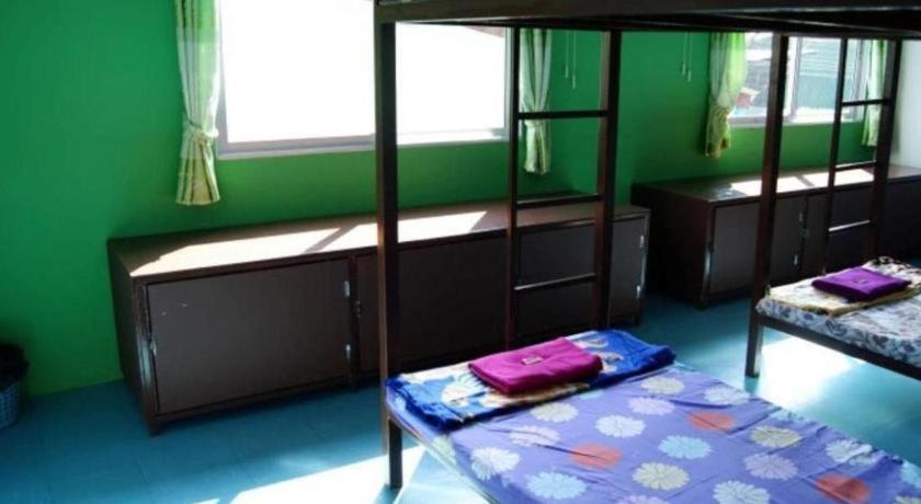 Oyo 1163 Eden Hostel Phuket Exteriör bild